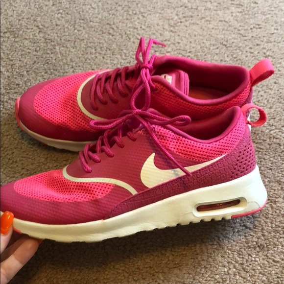 Women’s Nike Air Max Thea HOT PINK - Picture 2 of 6